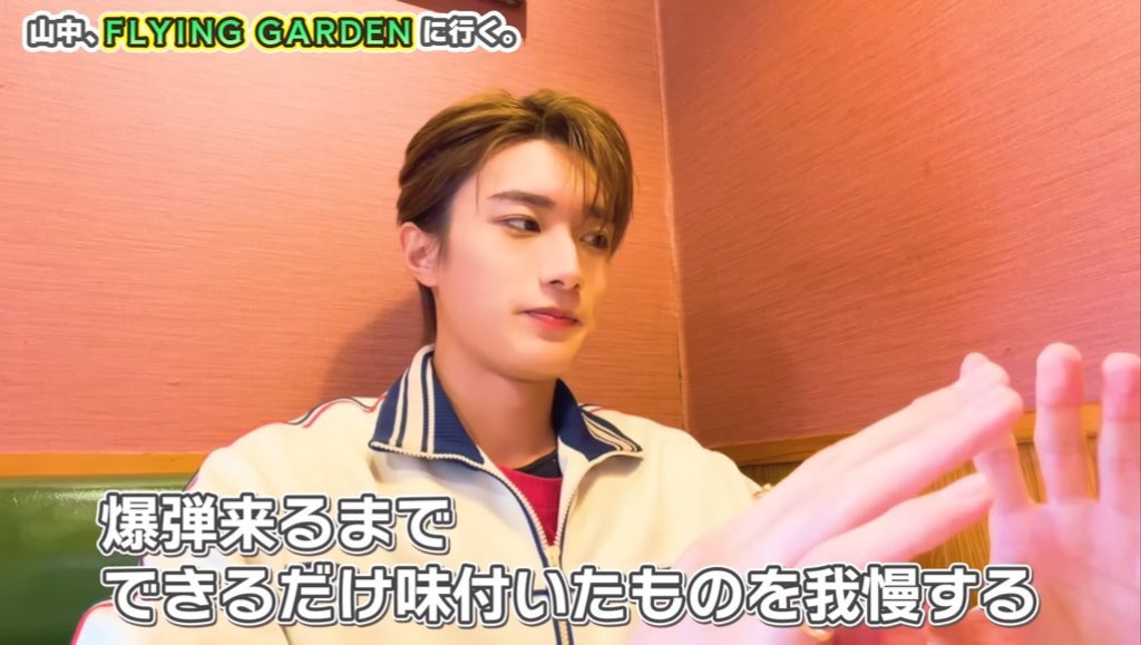 kodomochi_'s tweet photo. 大好きなフライングガーデンについて語るほんわか動画かと思いきや、長年通い詰めたことで得た柔太朗流のたくさん食べる方法をカメラに伝えながらストイックに爆速で食べる、競技みたいな神動画だった https://t.co/Hdtvv0zIRJ
