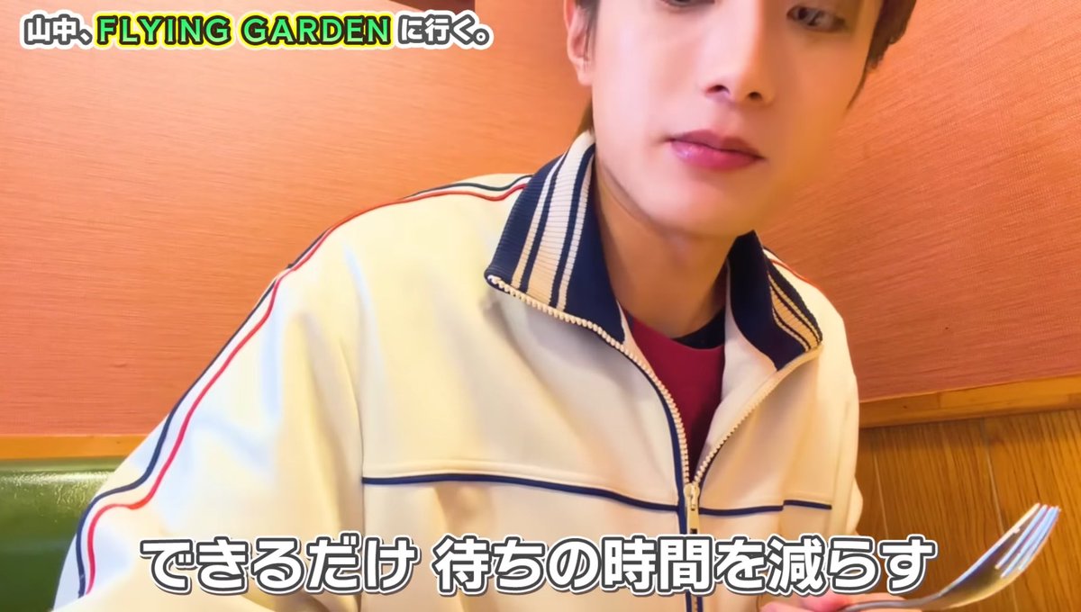 kodomochi_'s tweet photo. 大好きなフライングガーデンについて語るほんわか動画かと思いきや、長年通い詰めたことで得た柔太朗流のたくさん食べる方法をカメラに伝えながらストイックに爆速で食べる、競技みたいな神動画だった https://t.co/Hdtvv0zIRJ