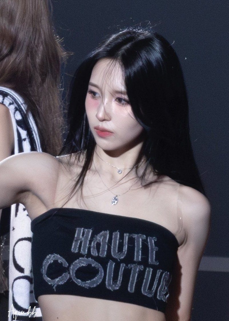 mintpengswan's tweet photo. there's no need for AI when we already got this mina https://t.co/uowGnKXvYv