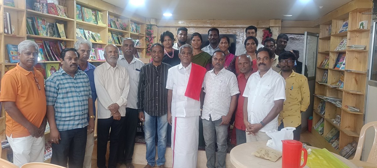 #பாரதிபுத்தகாலயத்தின் 
24ஆம் ஆண்டு தொடக்க விழாவை முன்னிட்டு மார்க்சிஸ்ட் கட்சியின் மாநிலச் செயலாளர் பி.சண்முகம் புத்தகாலய ஊழியர்களுடன் கலந்துரையாடல் நடத்திய போது......