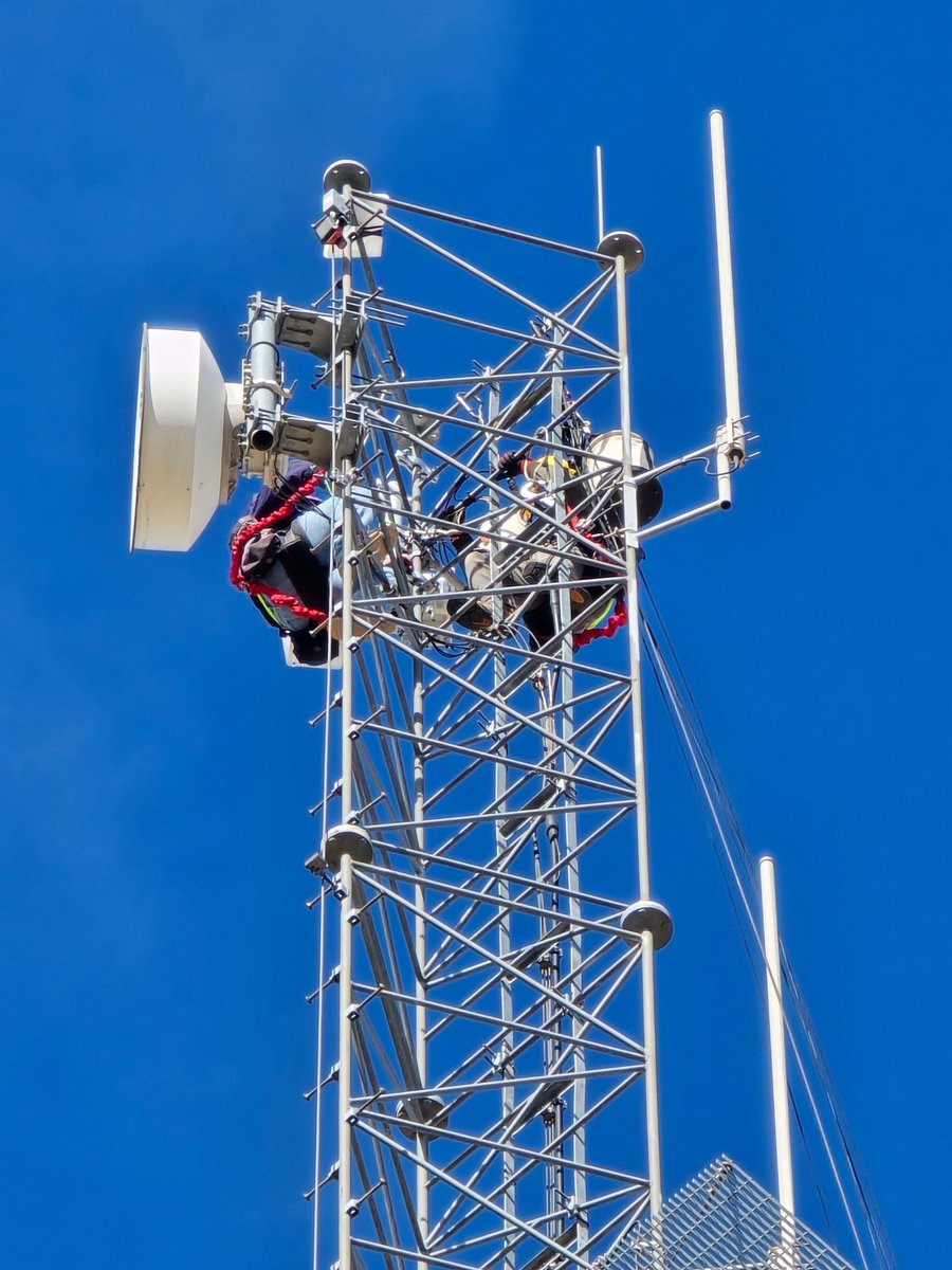JTS_Inc's tweet photo. This week our tower crew consisting of Wesley Plasket , Alec Lopez, Markelle Gainer and Alexander Roberts performed a decommissioning and installed a new microwave link between a self-supporting tower and monopole in Lubbock, TX. https://t.co/53AfmA4ghz