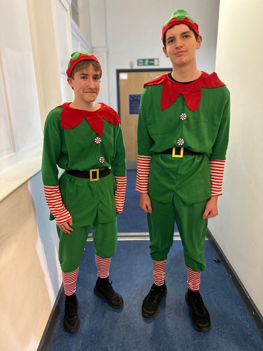 knoxacadmusic's tweet photo. Christmas cheer galore at @knoxacademy for our evening concert on Thursday 11th Dec. What a joy to see students &amp; staff working together to put on a show for our wonderful audience. Final Christmas Concert for our S6s, Mr Heanes &amp; Mr Foster. #Community @KASchoolLibrary https://t.co/zDIyXoK3dj