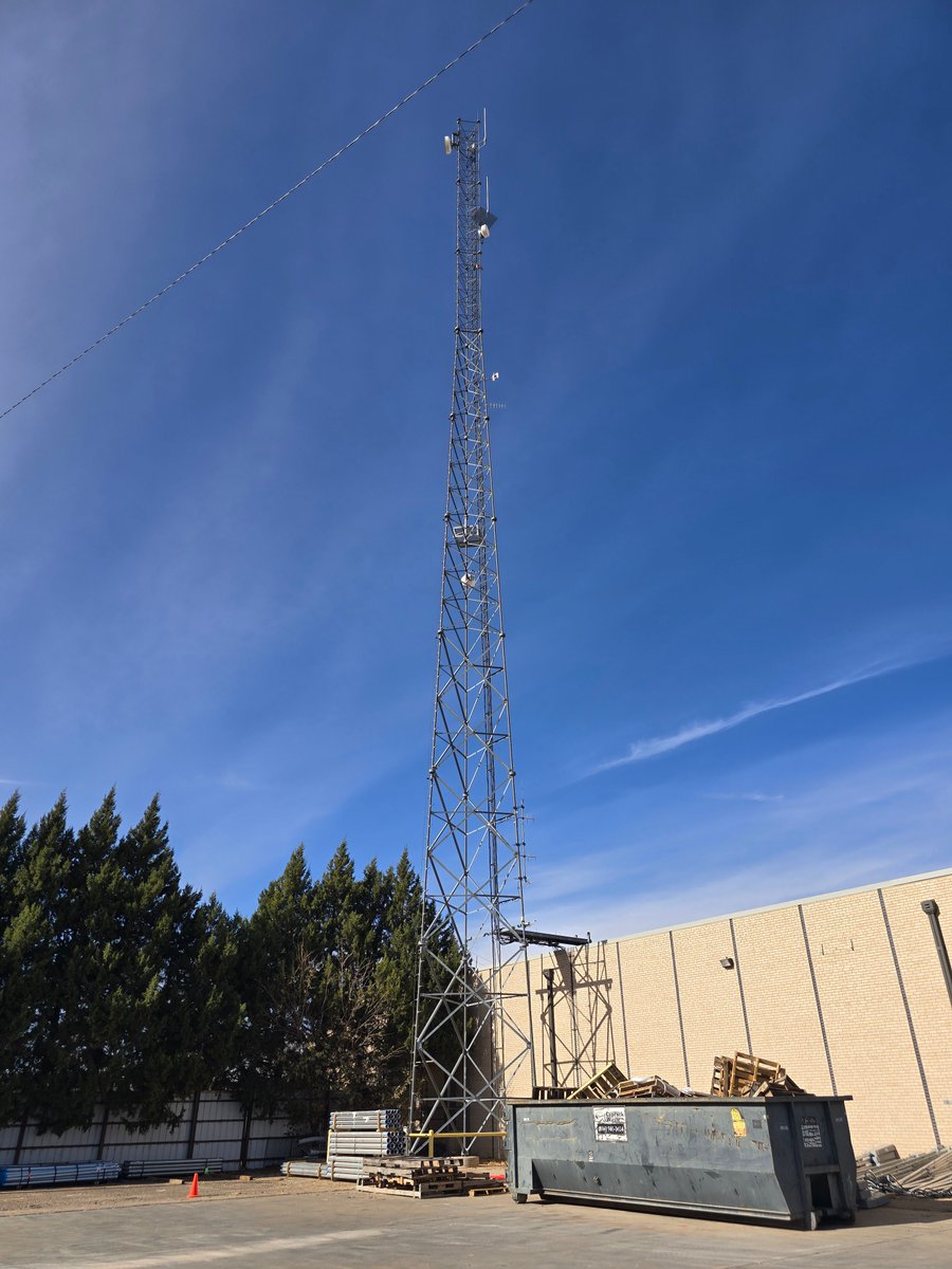 JTS_Inc's tweet photo. This week our tower crew consisting of Wesley Plasket , Alec Lopez, Markelle Gainer and Alexander Roberts performed a decommissioning and installed a new microwave link between a self-supporting tower and monopole in Lubbock, TX. https://t.co/53AfmA4ghz