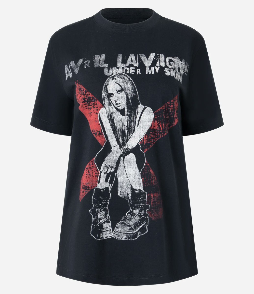 AvrilPhotos1's tweet photo. Eu não estou sabendo lidar! A Renner acaba de trazer a Era Under My Skin de volta com uma blusa INCRÍVEL da Avril Lavigne! Quem mais vai garantir a sua e reviver 2004? 🤘 https://t.co/mXG5eZITv2