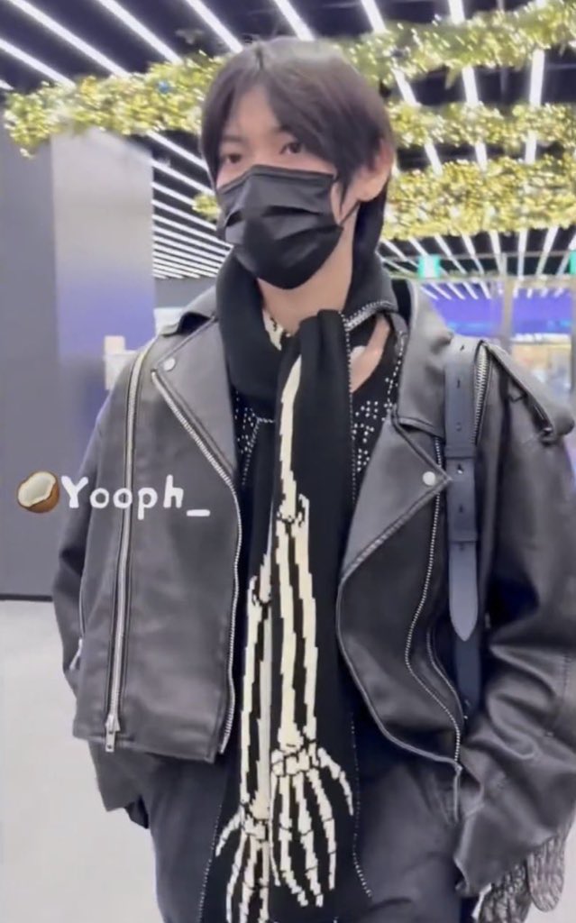 haru2chio's tweet photo. today is a good day bc nick was spotted and he was serving looks as always. hes so stylish i can’ttt 😩😩 we missed u baby
#NICHOLAS #CHIO #SMTR25 https://t.co/UyBpONOLGn