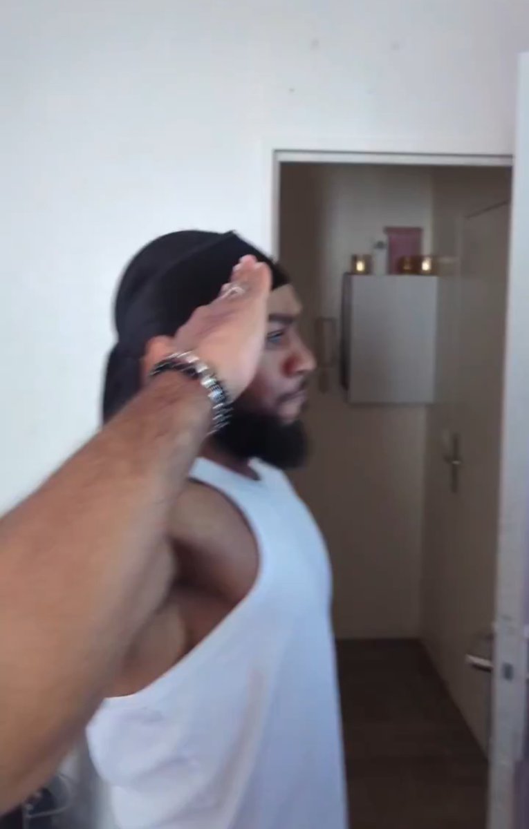 V. ✨♥️♥️🕷️🐝 tweet media