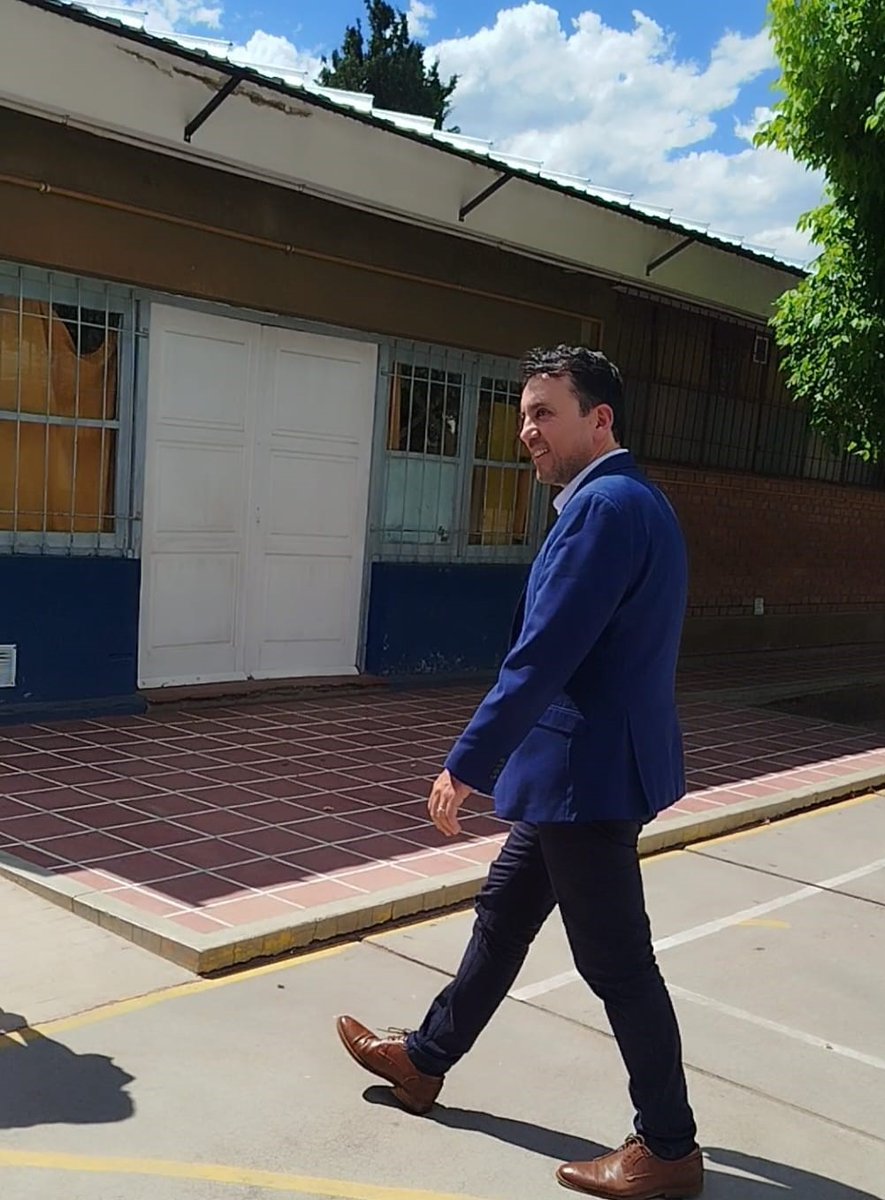 TadeoGZ's tweet image. #RecorriendoEscuelas Fue el turno de la N° 1-329 Olegario Víctor Andrade en #SanRafael  Supervisamos las obras de recambio de aislación y cubierta de techos del sector principal, las mejoras eléctricas y la poda de forestales.  Pero lo más importante fue compartir un momento con…
