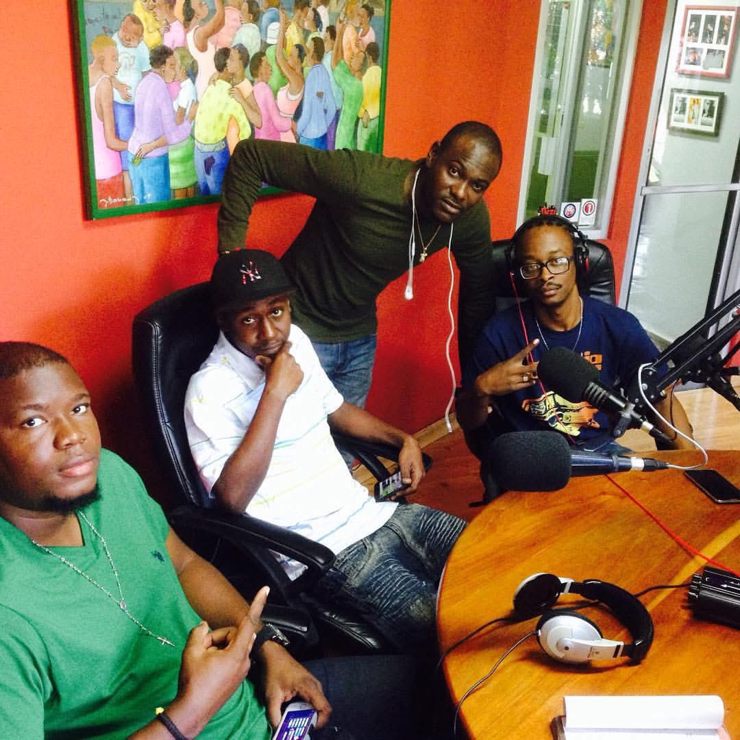 Premye fwa pase nan #CarelinTheMorning <a href="/chokarella/">Chokarella</a> avèk #MafiRepubliq 
<a href="/DugGTheRqst/">Mr Valcourt</a> 
<a href="/BlayzMatiQ/">BlayzmatiQ / The LEARNER</a> 
#Jawes 

#tbt 2013-2014