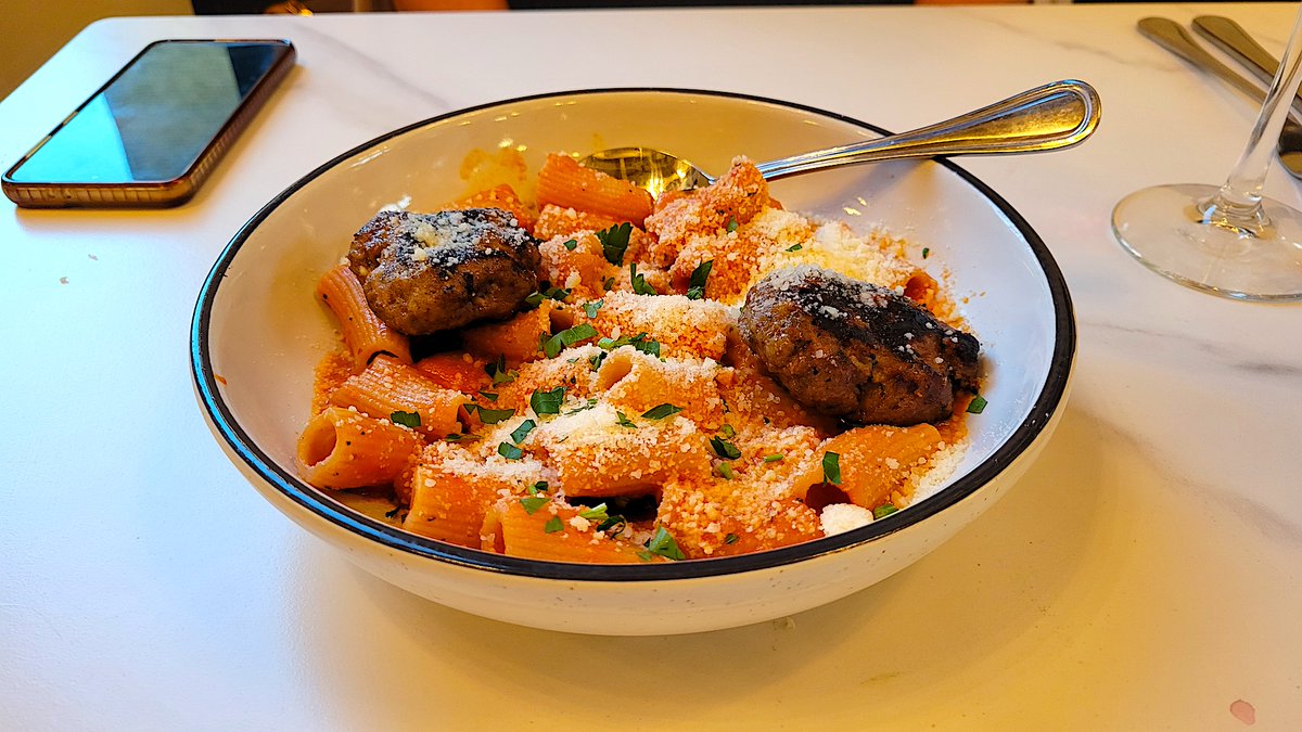 RoadTips's tweet image. A wonderful meal at this restaurant in downtown Minneapolis that put a modern-day take on rustic Italian cuisine was nearly ruined by the lack of attention by our server who went missing-in-action for a long period of time - Salt &amp;amp; Flour Kitchen
roadtips.blog/2025/12/12/sal…