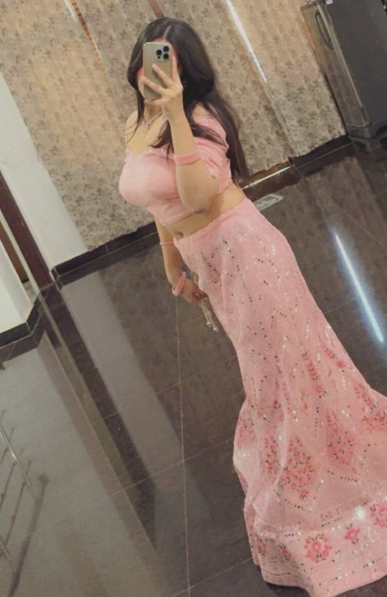 tritpti's tweet image. 🌸 Pink suits me or the moment suits pink