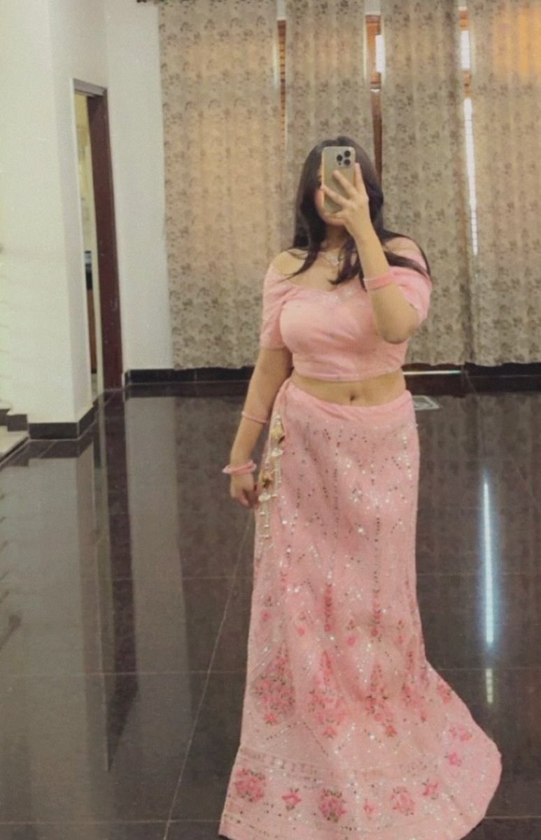 tritpti's tweet image. 🌸 Pink suits me or the moment suits pink