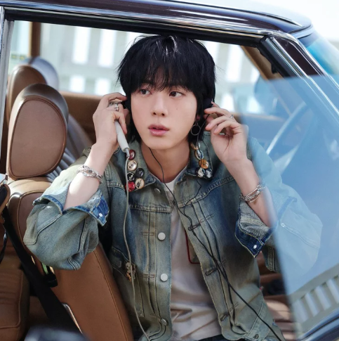 About Music tweet media