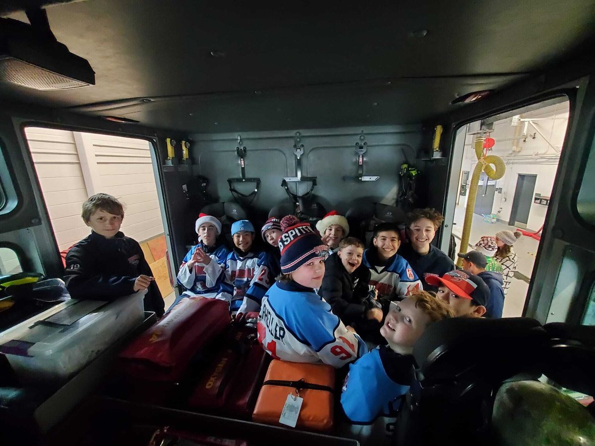 🎄🎁 Spitfires Give Back! 🎁🎄

Last Sunday, our U13 Red team hosted a toy drive at Erin Mills Twin Arena, collecting gifts for families in need this Christmas. They delivered the toys to Firehouse 115 and even got a fun tour of the station! 🚒✨

#Spitfires #HolidayToyDrive