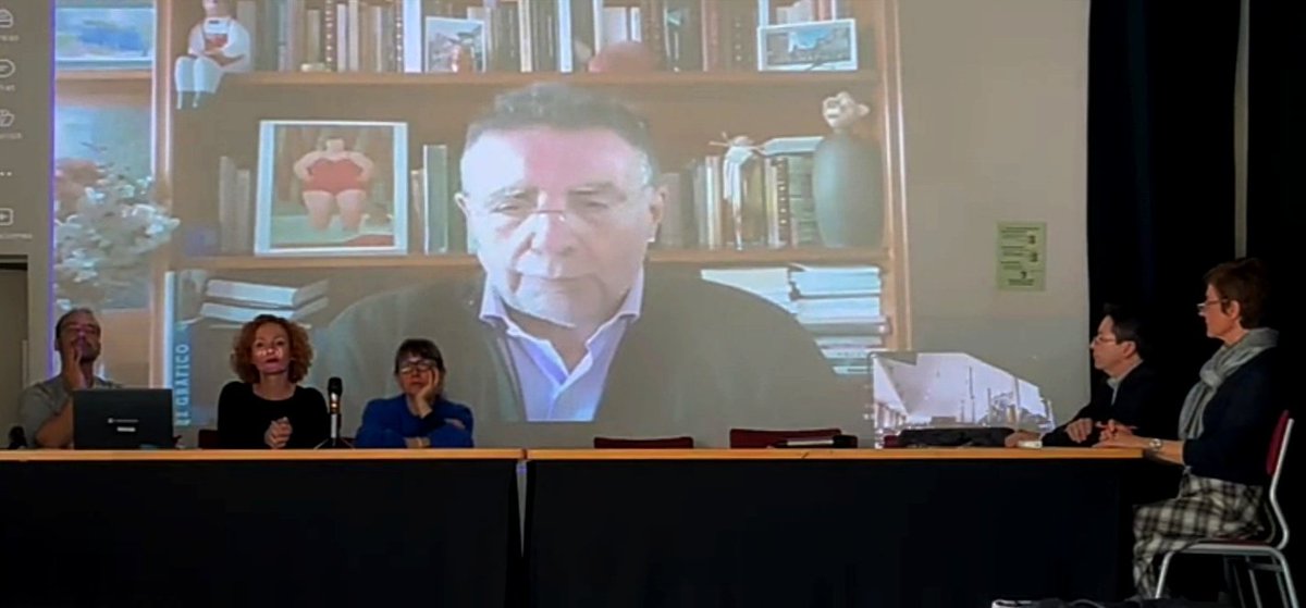 Conferencia "El auge de la hiperactividad, el ocaso de la atención" a cargo del psicoanalista, psicólogo clínico y profesor de la UB de Barcelona y de la UOC, J. R Ubieto. Experto en bullying, hiperactividad, adolescencia, malestares en la era digital

youtu.be/tGrLcmolOjM?si…