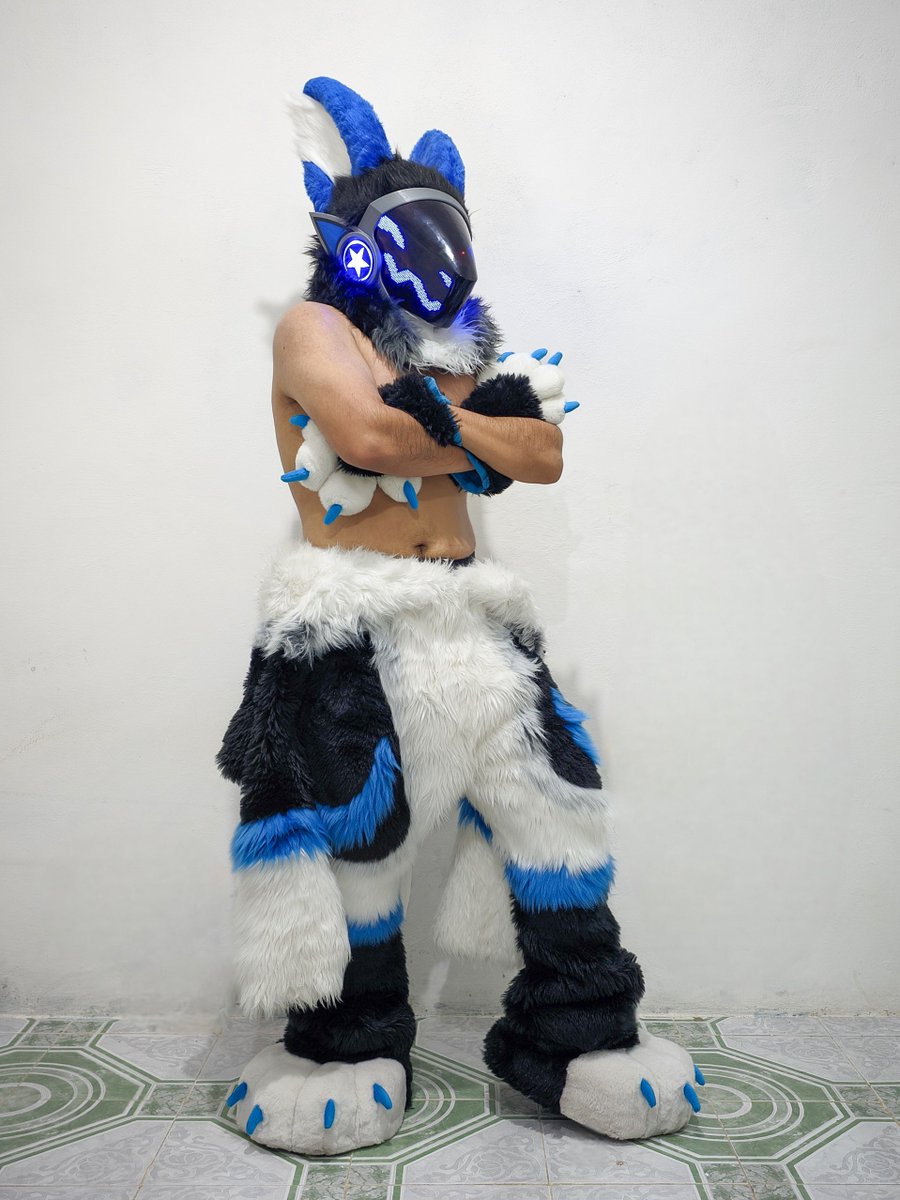 KovieWusky's tweet photo. Fullsuit dancing raises the temperature a lot and leaves me very sweaty~ 💙✨️
Do u wanna help me to stay fresh?? :3
•
#FursuitFriday #FursuitEveryday #Protogen https://t.co/SPt0tXPbG3