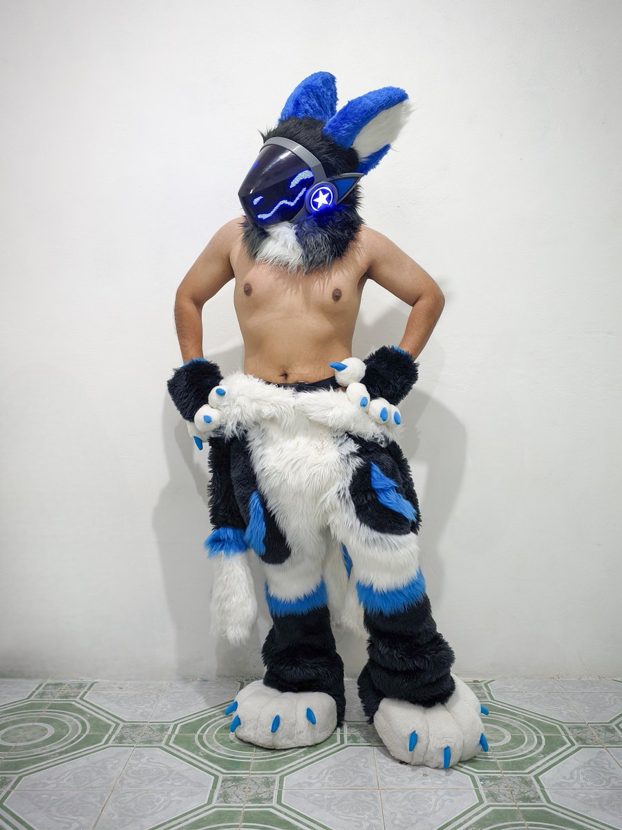 Fullsuit dancing raises the temperature a lot and leaves me very sweaty~ 💙✨️
Do u wanna help me to stay fresh?? :3
•
#FursuitFriday #FursuitEveryday #Protogen
