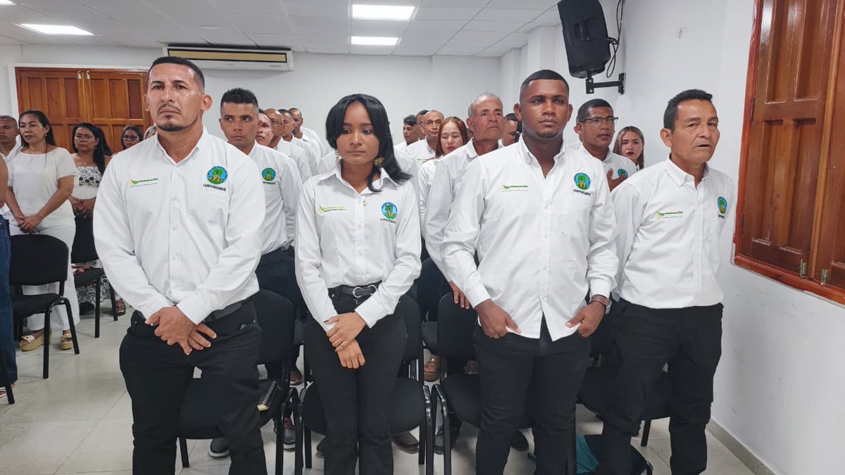 UniCaribe_'s tweet photo. #AEstaHora | En alianza con Corpoagro, certificamos a 32 colaboradores de esta entidad en Habilidades Blandas para la Resolución Pacífica de Conflictos.

Este grupo de personas cuentan ahora con herramientas para ser guías y ejemplos de paz en su empresa. https://t.co/8LDojcdmRL