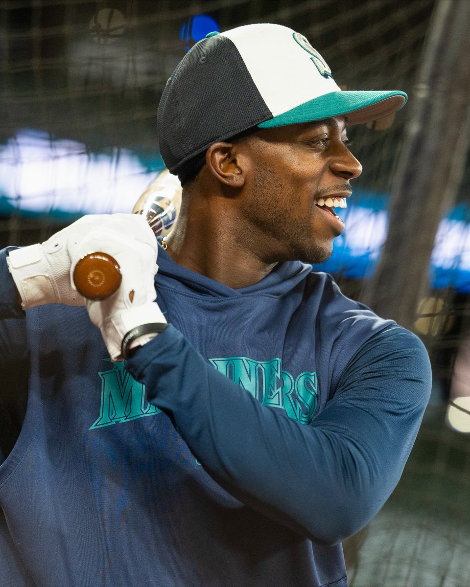 Wishing Ryan Bliss the best cake and candles day! 🎂🥳