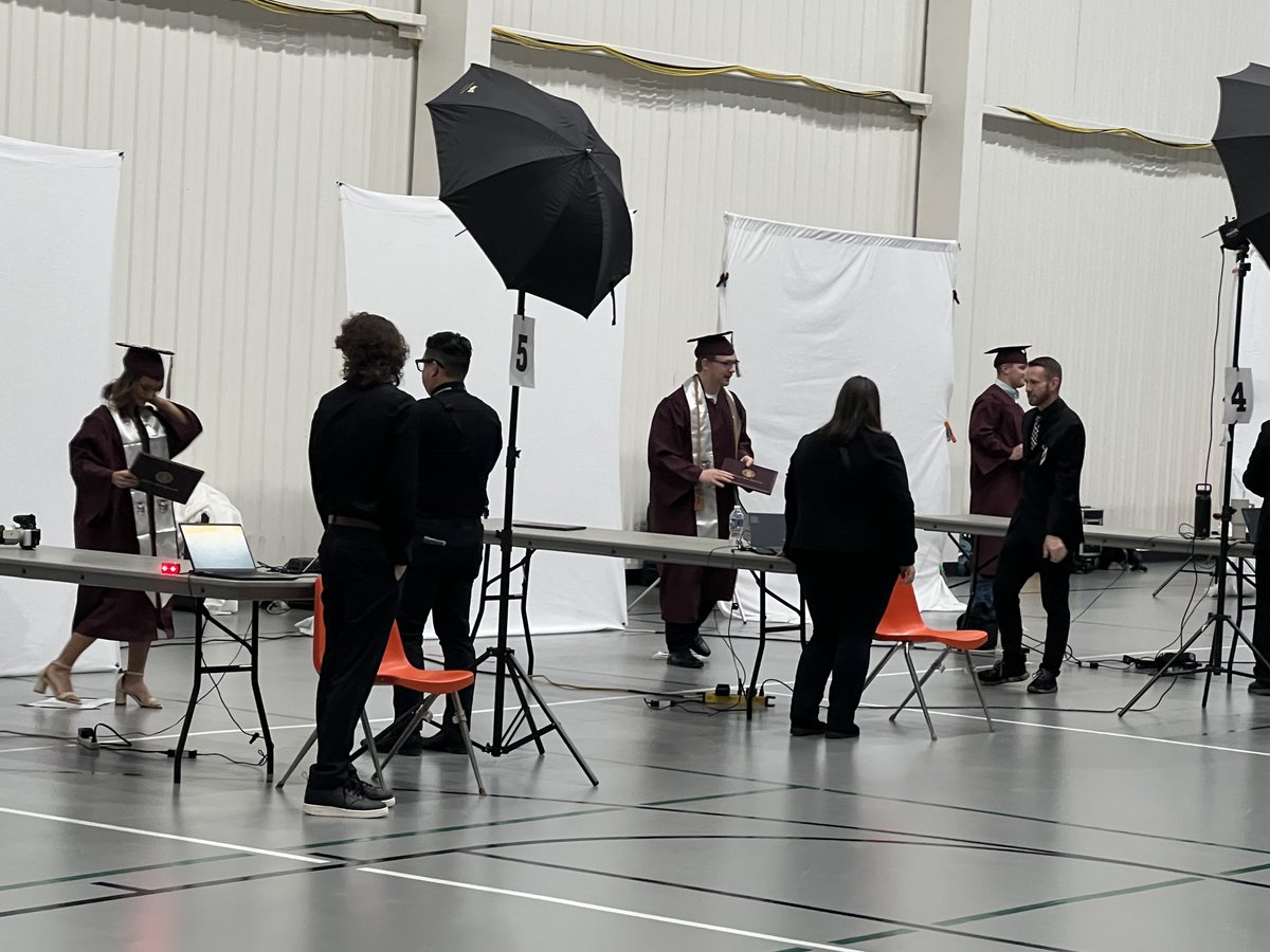Our newest alums of ⁦<a href="/MissouriState/">Missouri State</a>⁩ getting grad photos before two ceremonies today.
#beargrads. Welcome to the club!!!!