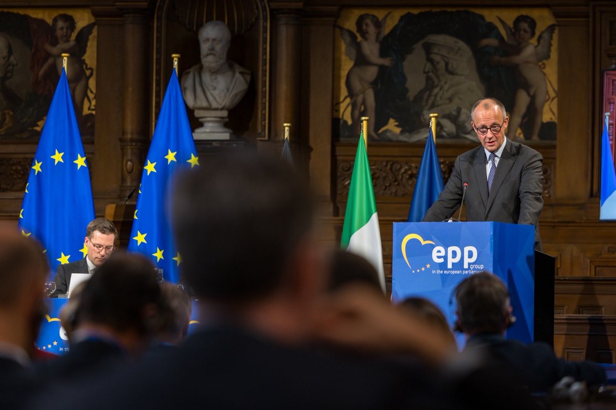 SMuresan's tweet image. Today: Executive Bureau meeting of the @EPPGroup in #Heidelberg, with @bundeskanzler Friedrich Merz.

Spoke about the future #MFF, the key role of #regions in Europe’s budget, and how we ensure the means to invest more and faster in #defence.