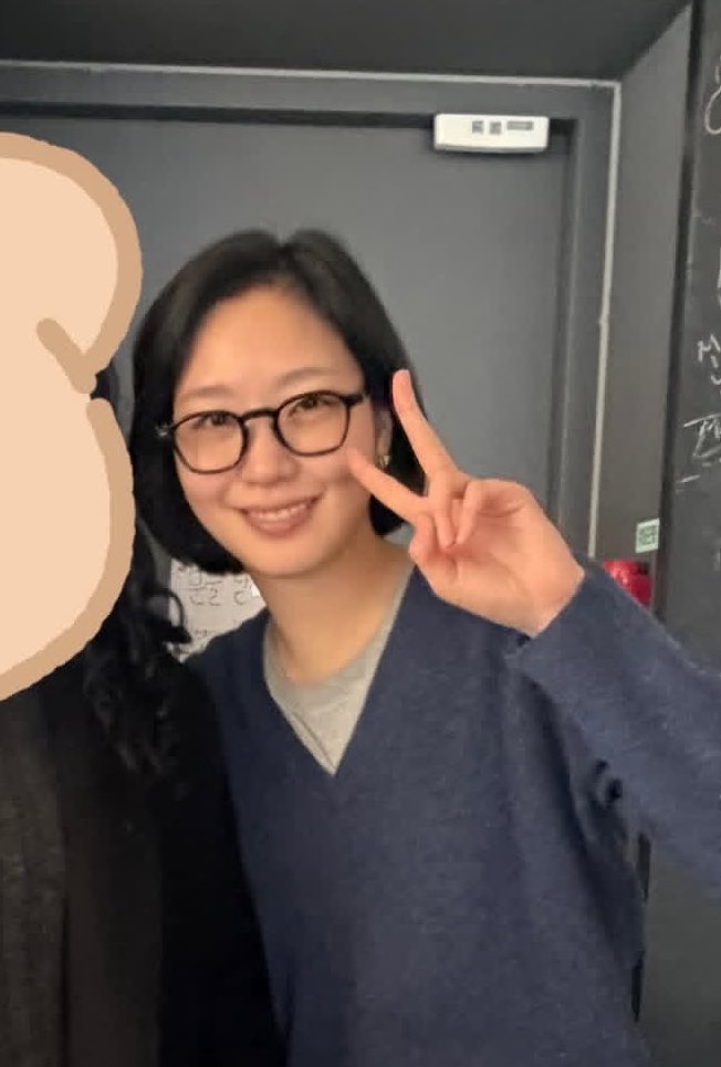 dearmyjaehee's tweet image. Kim Goeun and a reporter for #ThePriceOfConfession interview. The same reporter during YAEE era back then 💕