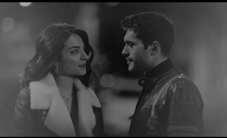 تضمك عيوني ولو زاد تقصيرك 
غـيـرك يحبني وأنا_ماحب غـيرك🤍.