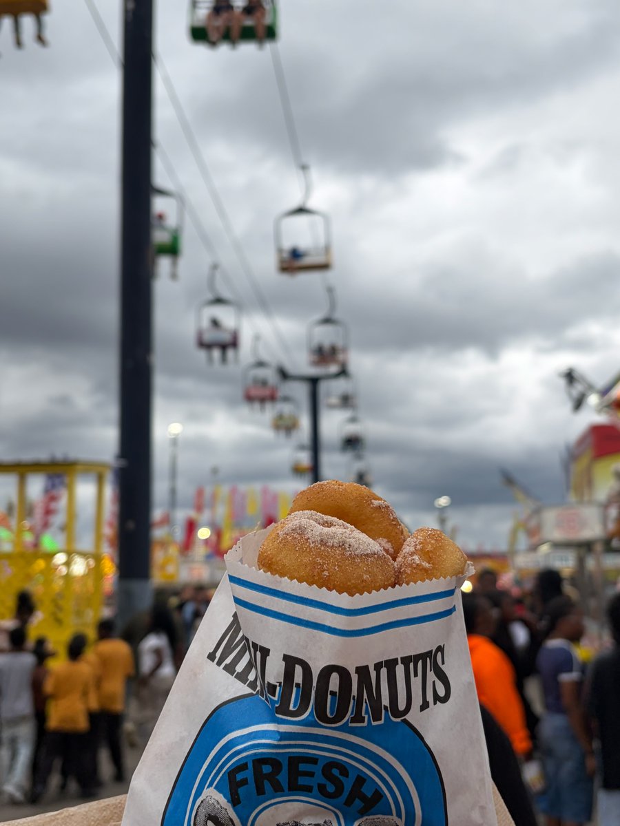 SCStateFair's tweet photo. It's another Food Friday here at the #SCStateFair!! Featuring sugary goodness with our mini donuts🍩

Did you get some of these irresistible sweet treats?🎡 https://t.co/A1yDay9Ih6