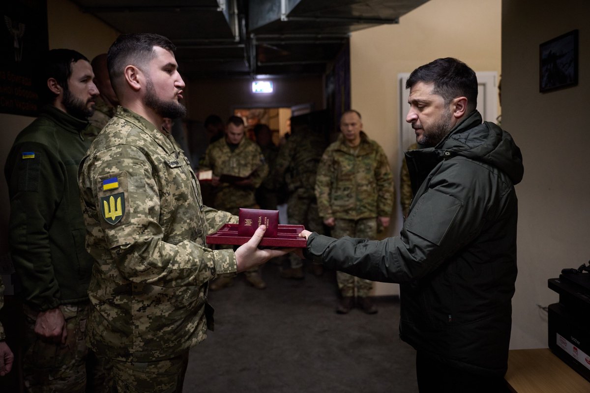 ZelenskyyUa's tweet image. Kharkiv region. At the command post of the Tactical Group Kupyansk, I heard a report on the frontline situation – the progress of the operation to locate and destroy the remaining enemy forces in Kupyansk, and the further defense of the city. We also discussed the warriors'…