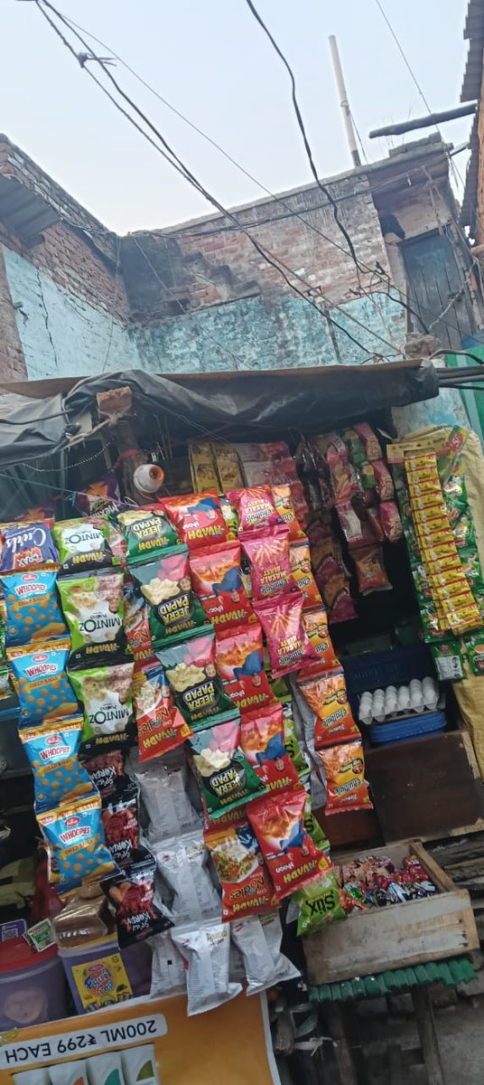 najaria_news's tweet image. नोएडा प्राधिकरण की बड़ी लापरवाही!
मकान मिलने के बाद भी लोग अवैध रूप से दुकानें चला रहे हैं। यह सब आखिर किसके संरक्षण में चल रहा है?
उच्च अधिकारियों से अनुरोध है कि तुरंत जांच कर कड़ी कार्रवाई करें। नियर A-107 सेक्टर 10 नोएडा
 #NoidaAuthority #IllegalConstruction #ActionNeeded