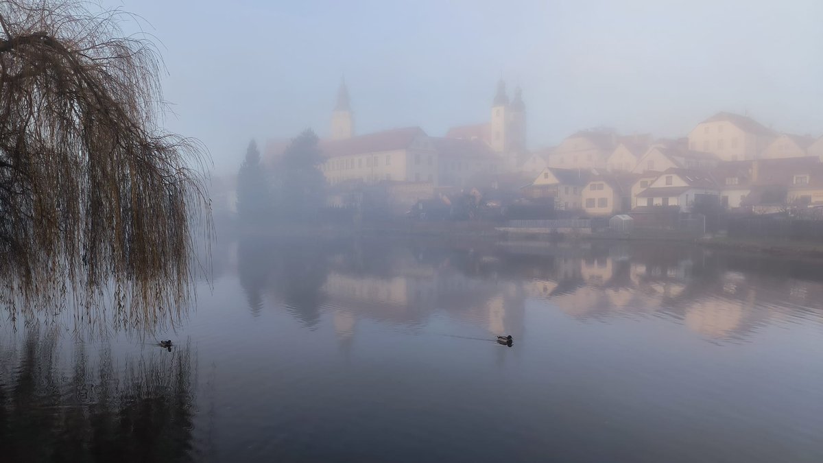 PASSAT_81's tweet photo. @CHMUCHMI Telč je neviditelný díky inverzí  #Telč https://t.co/ipnUmT8oRj