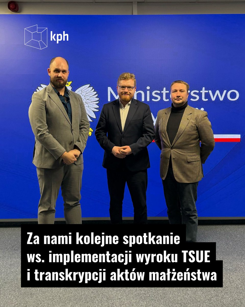 Konsekwentnie realizujemy strategię spotkań z kluczowymi decydentami w sprawie implementacji wyroku #TSUE i transkrypcji aktów małżeństwa. Dziś spotkałyśmy się z Ministrem <a href="/DStanderski/">Dariusz Standerski</a> w <a href="/CYFRA_GOV_PL/">Ministerstwo Cyfryzacji</a> .

🔗Czytaj więcej: kph.org.pl/za-nami-kolejn…