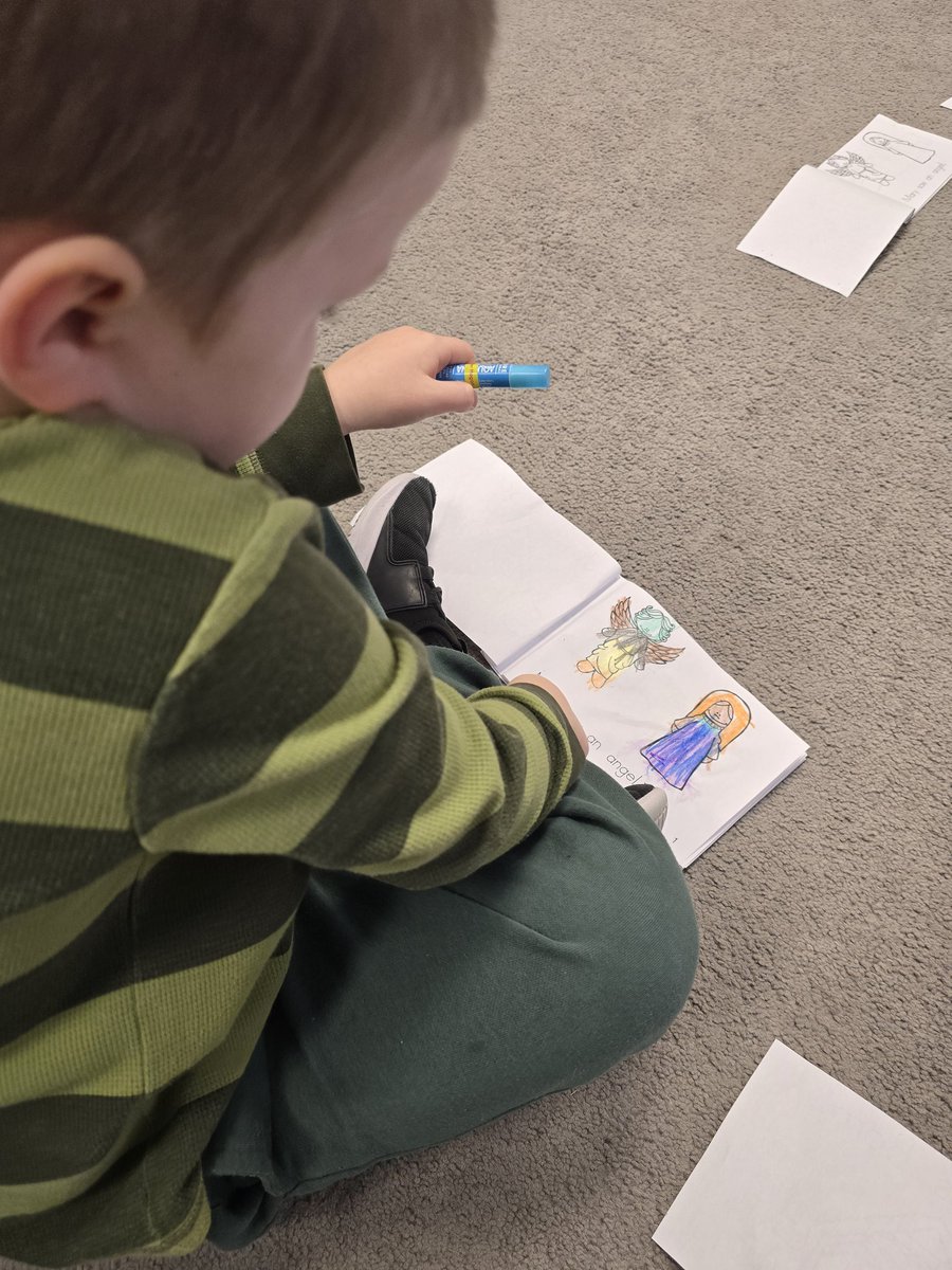 Kinders are reading about the birth of Jesus as they patiently wait for Christmas Day 🎄

<a href="/stthomasmore19/">St Thomas More DPCDSB</a>