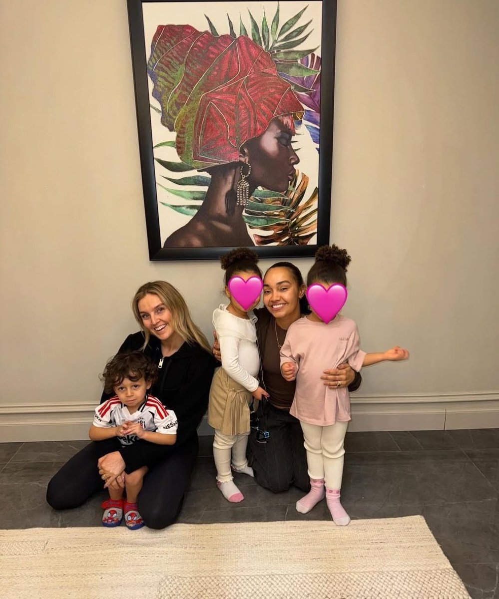 thinking that we'll have another little baby to be included in this photo 😭😭😭😭😭😭😭