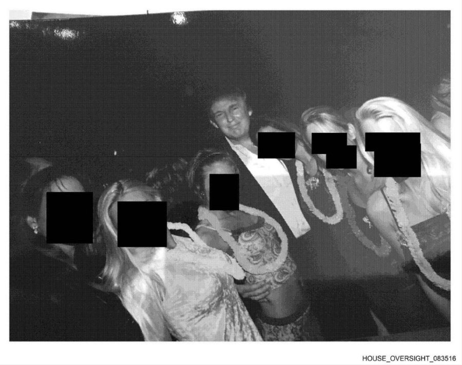 🔴#SONDAKİKA | Temsilciler Meclisi'nin Gözetim Komitesi Demokratları,

ABD Başkanı Trump'ın Epstein kurbanları ile yan yana olduğunu gösteren fotoğrafları yayımladı.