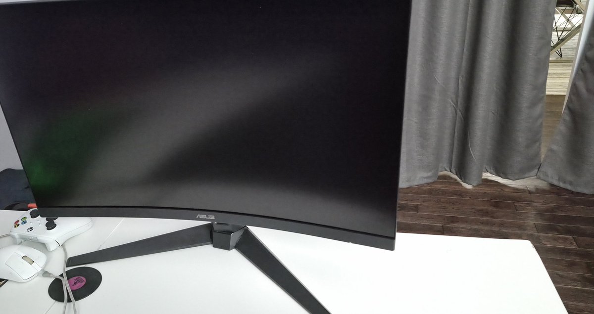 _HALJA_'s tweet photo. Got my new monitor😎 https://t.co/URZ0zLtL15