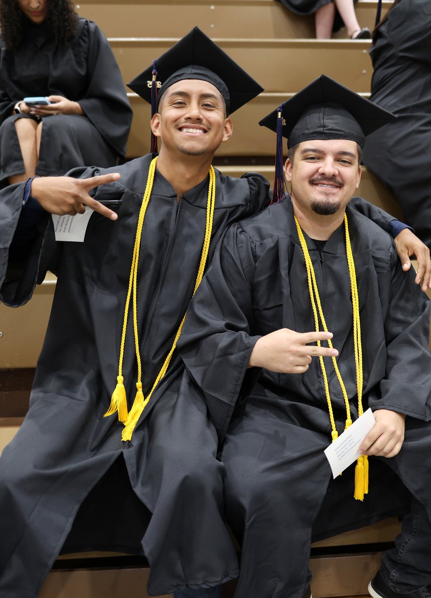 SFSCAlumni's tweet image. What a wonderful evening to celebrate and welcome a new class of alumni! Congratulation Fall Class of 2025! We wish you all the best in your next chapter. Go Panthers!

Check out all the pictures here: facebook.com/media/set?vani…