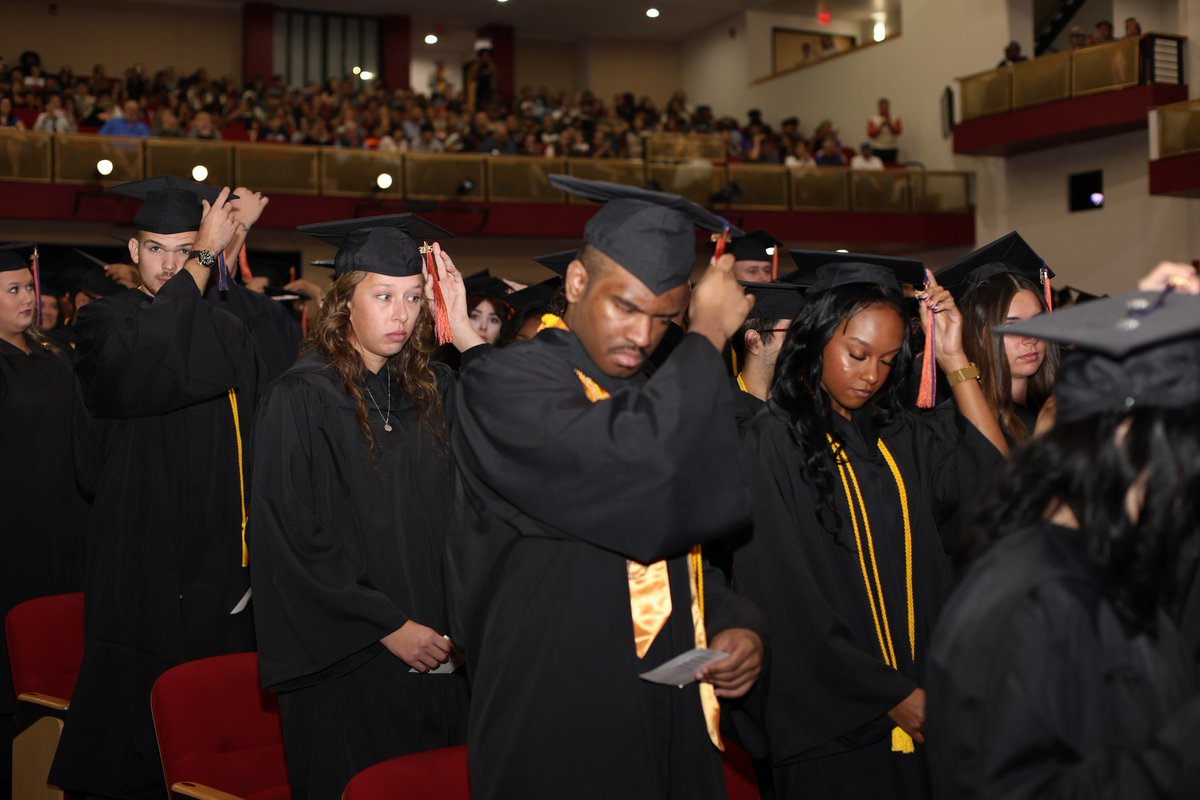 SFSCAlumni's tweet image. What a wonderful evening to celebrate and welcome a new class of alumni! Congratulation Fall Class of 2025! We wish you all the best in your next chapter. Go Panthers!

Check out all the pictures here: facebook.com/media/set?vani…