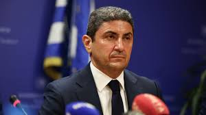 Σε οποιαδήποτε πολιτισμένη χώρα αυτή η βδέλλα θα ήταν ήδη για όλα όσα έχει κάνει κατά καιρούς πίσω από τα κάγκελα.
Στη βαλκανική Κολομβία είναι ακόμα βουλευτής!!!