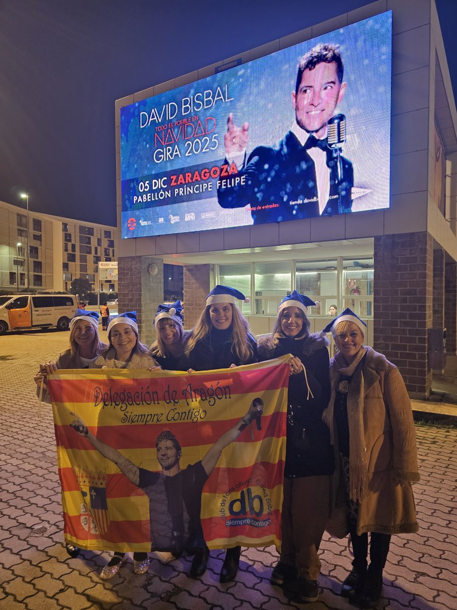 DeleAragonDB's tweet photo. Fotitos que nos hacen llegar algun@s de l@s soci@s de @bisbalfanclub @DeleAragonDB preparad@s para darlo todo en el concierto de Zaragoza de @davidbisbal 
🎄💙🎄💙🎄💙🎄💙🎄💙🎄

#TodoEsPosibleEnNavidadTour
#SiempreContigo #davidbisbal #db https://t.co/Ln5GQKCugM