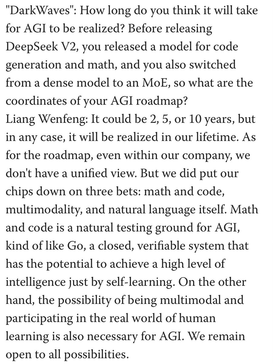 2024년 5월, 원펑은 자신이 고려 중인 인공 일반 지능(AGI) 구현 경로로 세 가지를 언급했습니다. 하나는 현재 우리가 코드와 수학을 활용한 RLVR("폐쇄 루프 바둑 게임")로 알고 있는 방식이고, 다른 하나