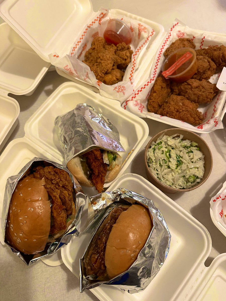 תקשיבו אני יודע שסופה קשה עברה עלינו והגענו לעבודה על חסקה משל היינו אייטם במהדורת חדשות כלשהי אי שם ב1998 אבללל.. אם בכל זאת התאוששתם והבית שלכם לא התעופף לארץ של החלק השני והבלתי צפי של ״מכושפת״ אז סילי קיד במשלוחים! המשאלה שלכם התגשמה! משלוח עד 40 דקות! 8₪ דמי משלוח ו-8%