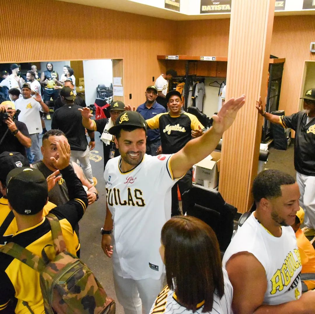 Oficialmente en la post temporada.  Ocasión número 61 de 72 torneos de <a href="/LIDOMRD/">LIDOM</a>, en las que <a href="/aguilascibaenas/">Águilas Cibaeñas</a> avanza a esta etapa, haciendo un " punta punta" hasta esta fecha, y volando "alto y piiiiiiiiiiico".