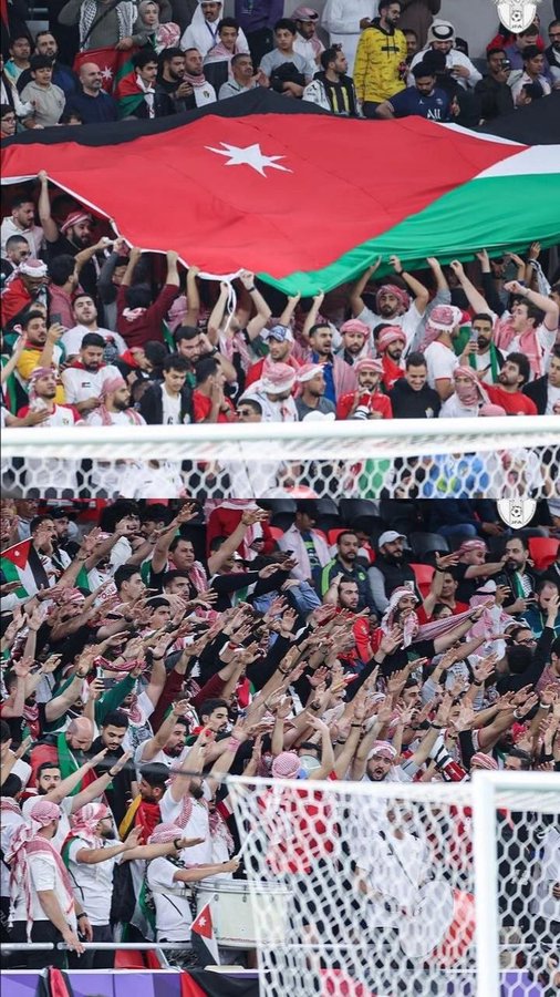 #الاردن_العراق
متى بنفرح مثلهم؟؟ تعبنا ونحن نقول القادم أفضل واحسن 😢 😢 😢