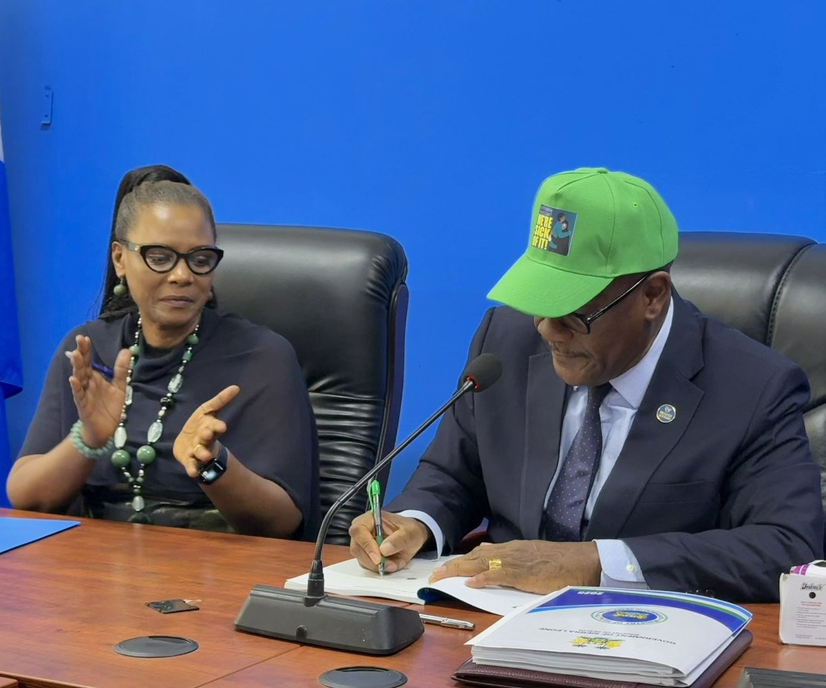 mohs_sl's tweet image. Today’s #UHC day marks a remarkable moment for #MOH as @DembyAustin &amp;amp; @UNSierraLeone sign a $3.5 million joint programme of work to implement the Person-Centered “Life Stage Approach” in Moyamba District. This investment aligns with the @GovSL’s priorities to improve healthcare.