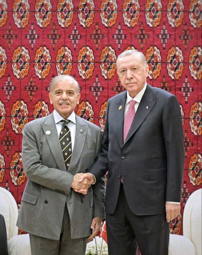 Met my dear brother, President <a href="/RTErdogan/">Recep Tayyip Erdoğan</a>, on the sidelines of the International Forum on Peace and Trust in Ashgabat. It is always a pleasure to exchange views with a time-tested and trusted friend of Pakistan.

We reaffirmed the deep, historic bonds between Pakistan and Türkiye
