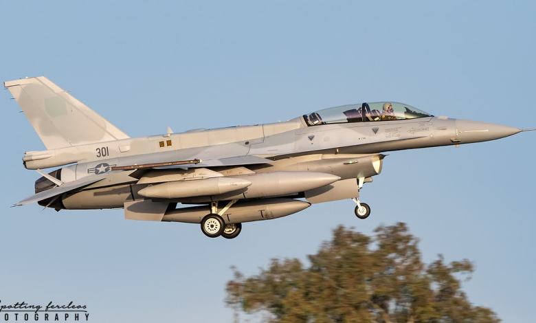 Mira esa segunda oferta, banco totalmente para que sea nuestro Peace Cóndor II ya de cara al 2035. 24 F-16A/B Block 15 Tape 6.6.X.X y 24 F-16 Block 50/52 actualizados a Block 70 por la Lockheed. Flota de 48 aviones, en Tandil y Reynolds