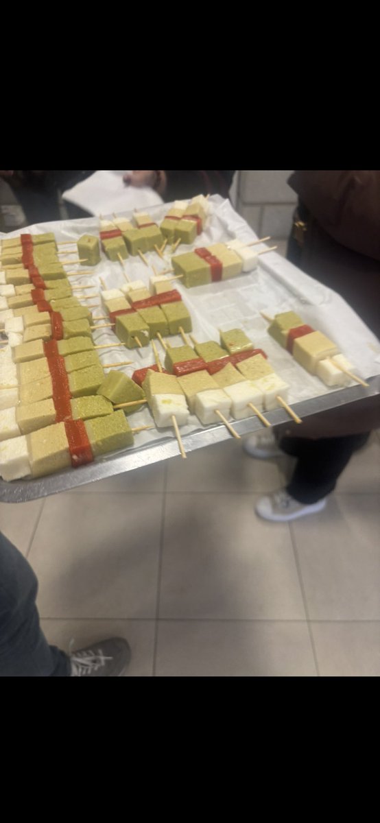 miguel_aisa's tweet photo. Hoy hemos visitado el mercadillo solidario de @40_apascovi. ¡Qué gran trabajo hacen por la inclusión! Ademas han presentado su proyecto de comida texturizada para personas con disfagia !¡Enhorabuena y gracias por tanto! ❤️👏
#ColladoVillalba #mercadillonavidad #Apascovi" https://t.co/DHNwCWnk3w