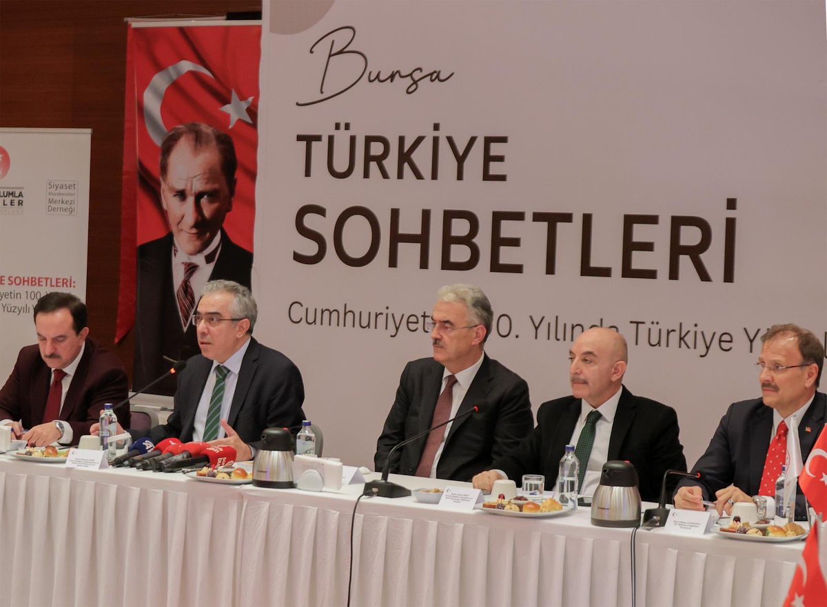 sivildp's tweet photo. Sn. Vali Erol Ayyıldız, STK temsilcileri, akademisyen ve yerel medya temsilcilerinin katılımıyla "Türkiye Sohbetleri: Cumhuriyetin 100. Yılında Türkiye Yüzyılı Vizyonu" Bursa toplantısı gerçekleştirildi.

Programda emeği geçen ve programa katkı sunan herkese teşekkür ederiz. https://t.co/44Eqe7BhUa