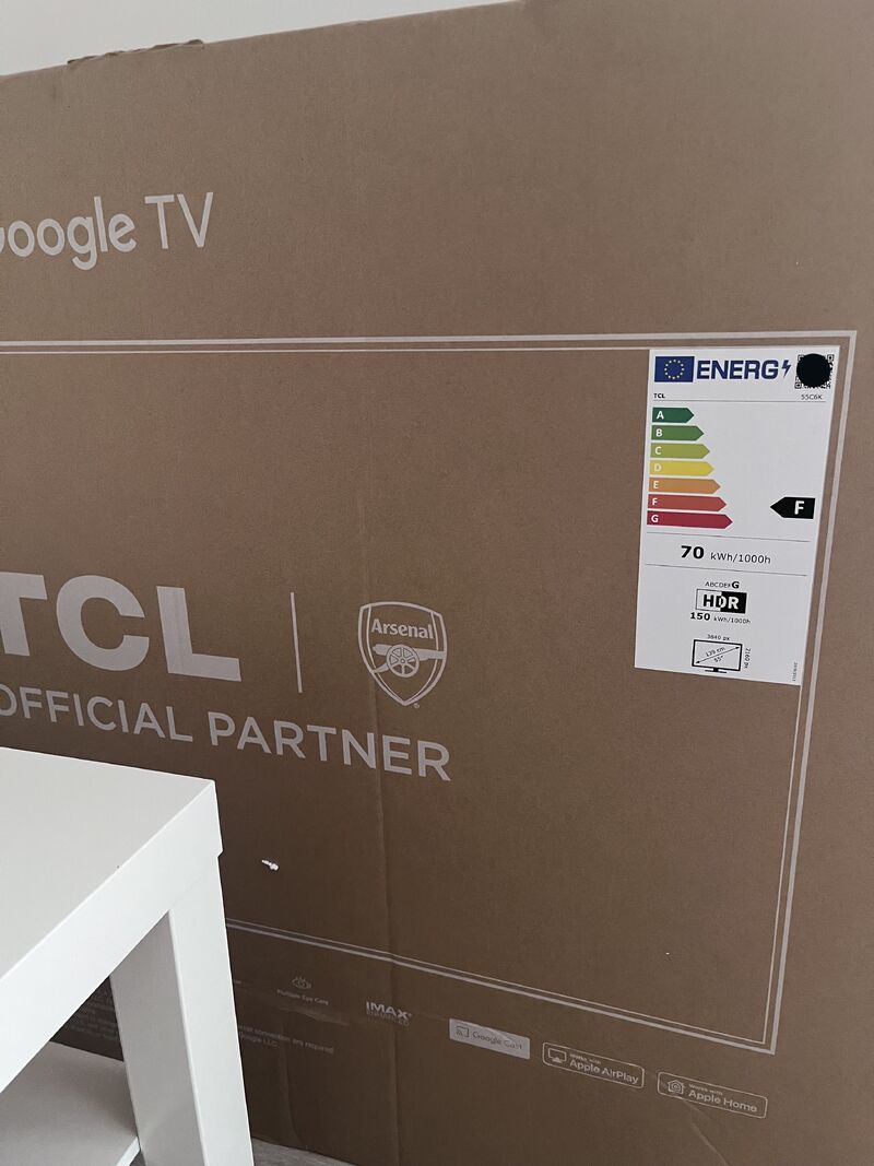 <a href="/mediamarkt_tr/">MediaMarkt Türkiye</a>  ile yaşadığım üzücü deneyimimi paylaşmak istiyorum. Kendilerinden online olarak bir TCL televizyon satın almıştım, kendilerinin kargo şirketi ile de teslimatını sağladılar. Teslim alırken kutuyu kontrol ettim ve herhangi bir hasar göremedim.
2 gün sonra TCL