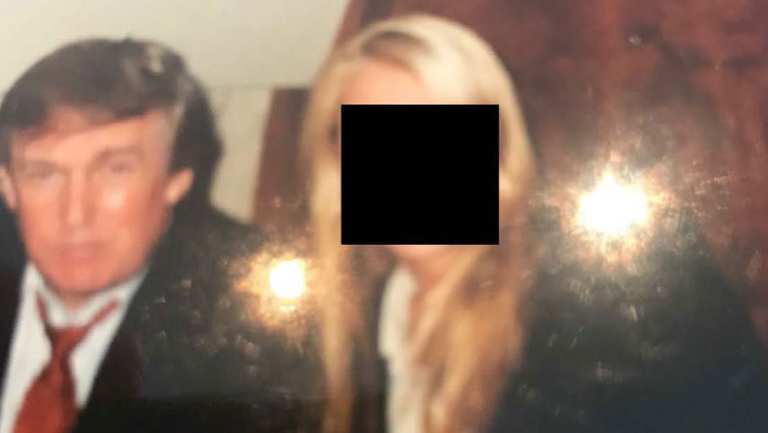 allenanalysis's tweet image. 🚨 BREAKING

Donald Trump appears FOUR separate times in the newly released Jeffrey Epstein estate photos turned over to House Democrats.

Not once.
Not twice.
Four documented appearances.

These images come from Epstein’s own archive, part of a production spanning tens of…